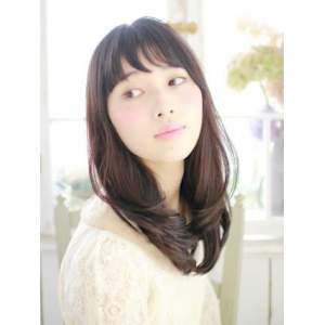 内巻きフェミニンスタイル