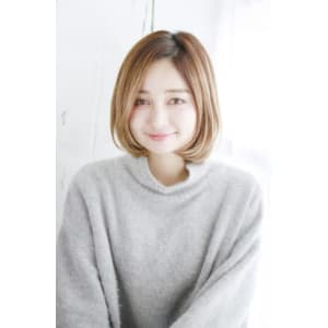 かきあげ前髪のハイトーンボブ