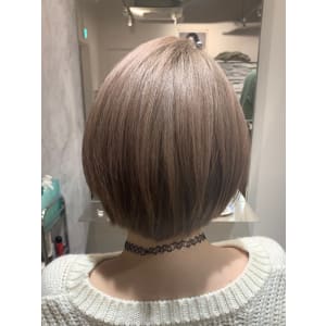 ブリーチ必須のミルキーベージュカラー