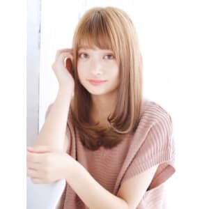 ショートバングの内巻きワンカールスタイル