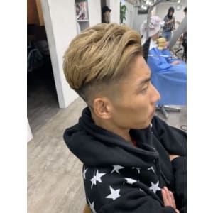 メンズ刈り上げブリーチハイトーン池袋