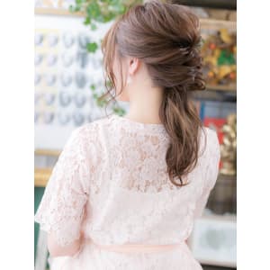 おくれ毛が大人かわいい♪小顔ヘアアレンジ　ルーズ