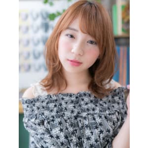 くせ毛風カール×斜めバングのガーリーミディ 似合わせカット - COVER HAIR bliss 川口東口駅前店【カバー ヘア ブリス】【カバー ヘア ブリス カワグチヒガシグチエキマエテン】掲載中