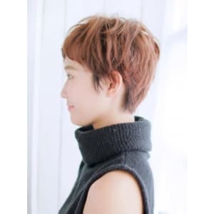 マニッシュな雰囲気が可愛いショートスタイル