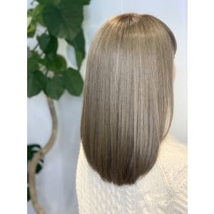 透明感グレーベージュ