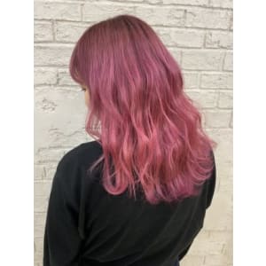 ホットピンクヘアハイトーン派手髪無造作10代20代5055