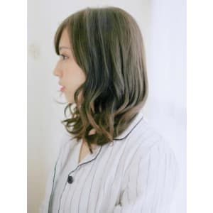 透け感カラーのアレンジカールスタイル