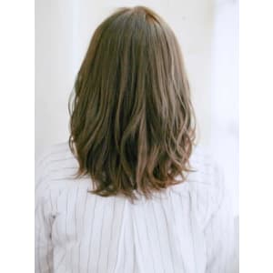 透け感カラーのアレンジカールスタイル