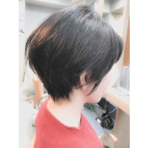 クセでと多毛で膨らむ方にショートヘア2