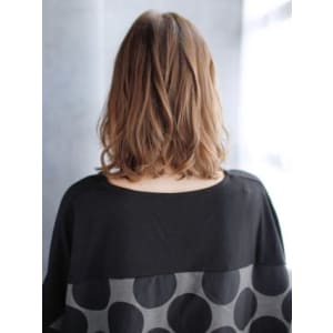 透け感バングのセミウエットミックスカール