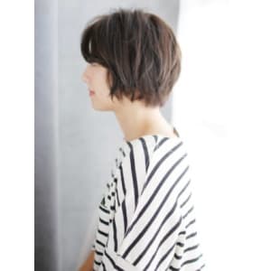 かきあげバングの外ハネカールスタイル