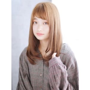 ショートバングの内巻きワンカールスタイル