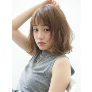 抜け感グレージュ×くびれセミディ