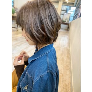 添田メリハリフォルム毛先パーマなひし形ショートことりベージュ