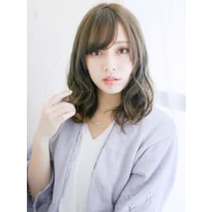 透け感カラーのアレンジカールスタイル