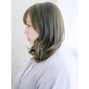 透け感カラーのアレンジカールスタイル