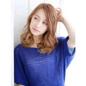ハイトーンベージュのかきあげミックスカール