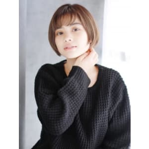 透け感バングのナチュラルショート