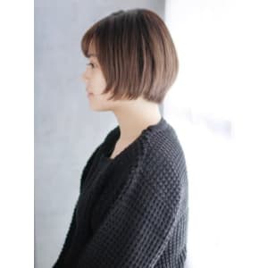透け感バングのナチュラルショート