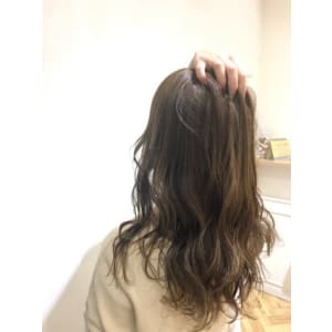 ナチュラルグレージュ
