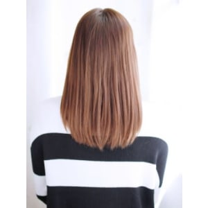 透け感バングのナチュラルストレートスタイル