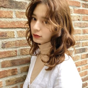 センターパート/甘めウェーブでふわっと
