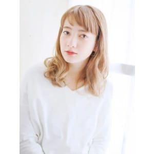 ショートバングのゆるミックスカール