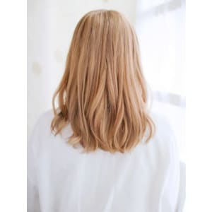 ショートバングのゆるミックスカール