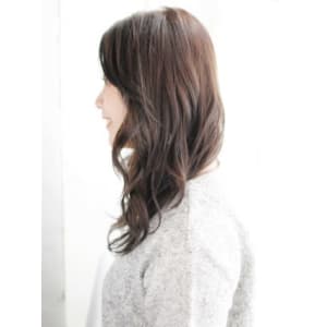 長めバングのカジュアルカールスタイル - hair make nalu 荻窪西口 白山神社参道通り店【ヘアメイクナルオギクボニシグチハクサンジンジャサンドウドオリ】掲載中