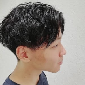 癖毛をいかしたパーマ風トランクスヘア