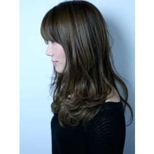 前上がりのセミロングレイヤー