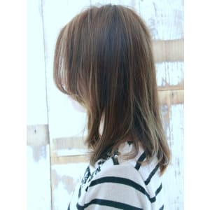 やや前あがりにカット