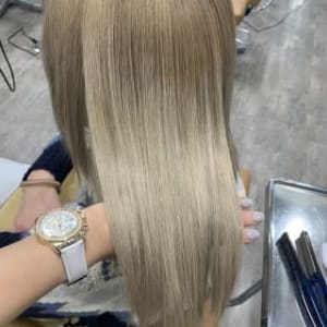 ミルクティーベージュイルミナカラーハイトーン池袋東口