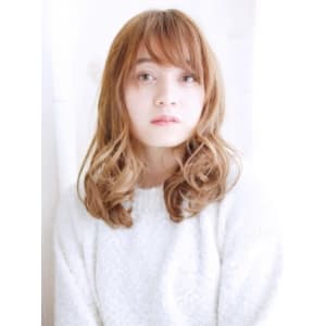 透け感ハイトーンのミックスカール
