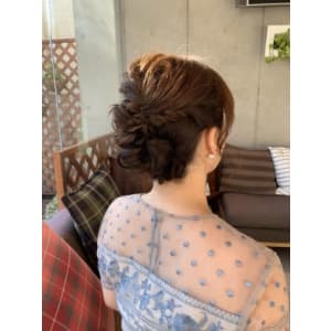 ふわっとシニヨンパーティーアップ - EMU international 春日部本店【エムインターナショナル】掲載中