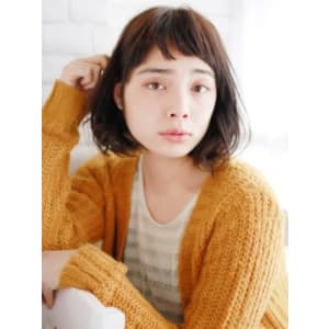 ショートバングのゆるカールスタイル