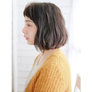 ショートバングのゆるカールスタイル