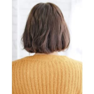 ショートバングのゆるカールスタイル