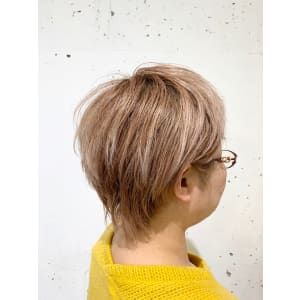 ハイトーン×くびれショート