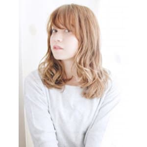 透け感ハイトーンのミックスカール
