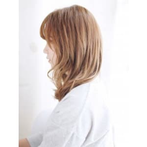 透け感ハイトーンのミックスカール