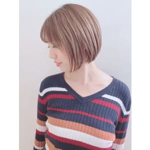 色っぽいボブの柔らかとろみベージュヘア