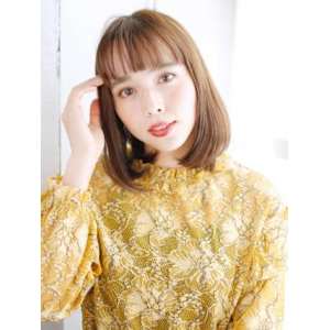 重めショートバングのワンカールボブ