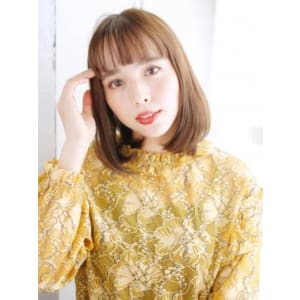 重めショートバングのワンカールボブ