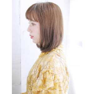 重めショートバングのワンカールボブ