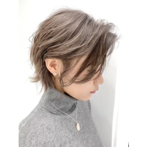 柔らか質感＆透け感抜群の耳かけショート