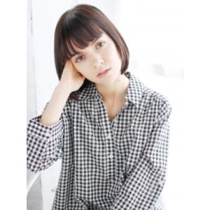 重めバングのカジュアルモードボブ