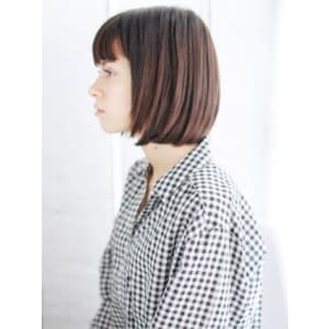 重めバングのカジュアルモードボブ