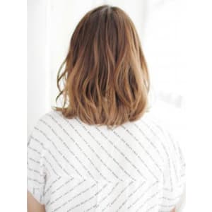 ショートバングのボブスタイル