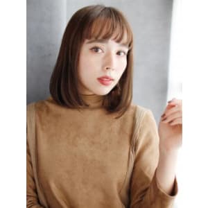 重めショートバングのワンカールボブ